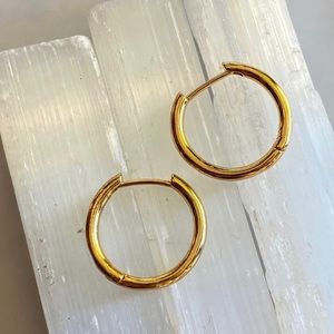 14 kt gold hoop earrings